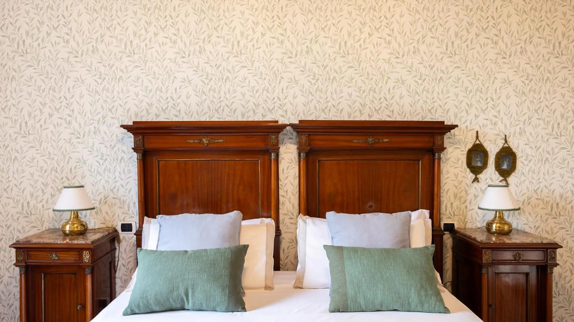 בית נופש סן פליס דל בנאקו Poderi La Rocchetta Luxury Villa On The Hills Of Lake Garda איטליה